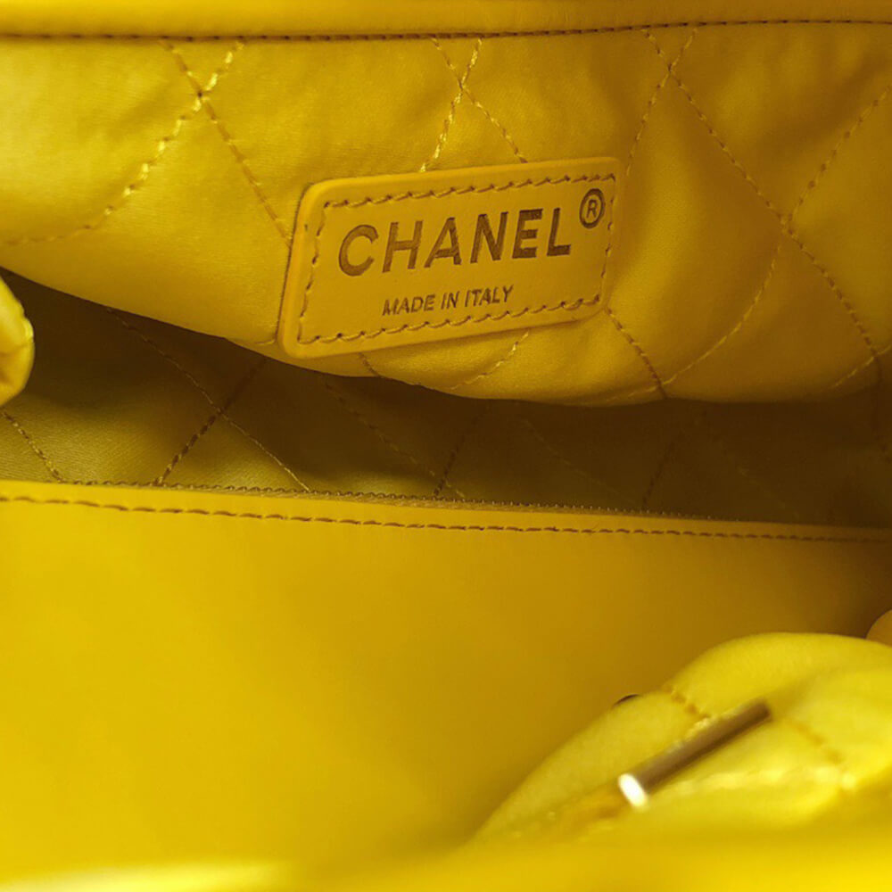 CHANEL 22 SMALL HANDBAG