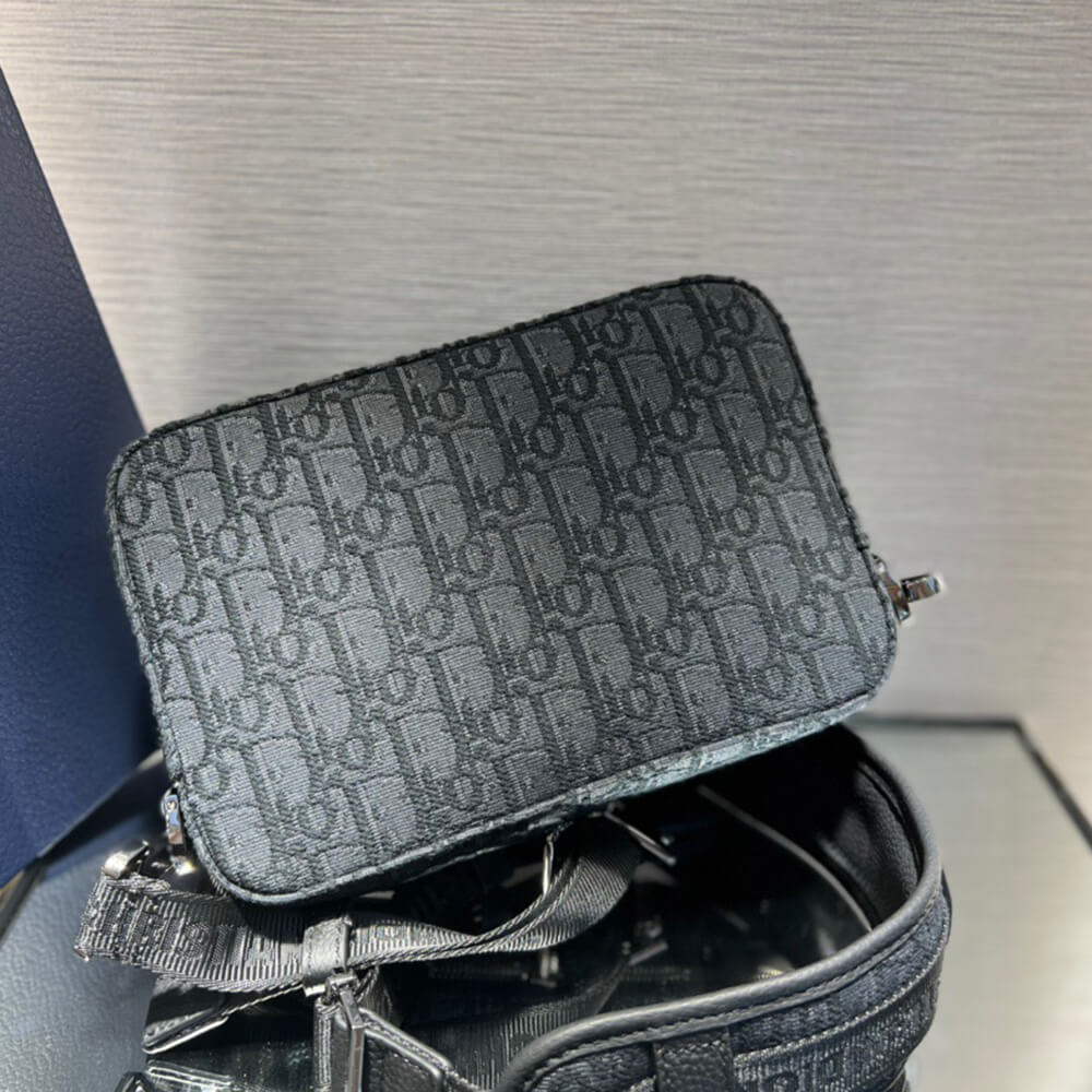D*or safari messenger bag