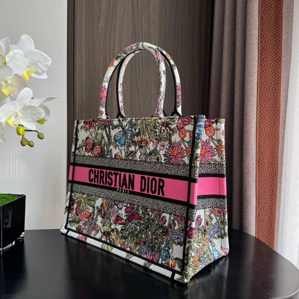 medium D*or book tote