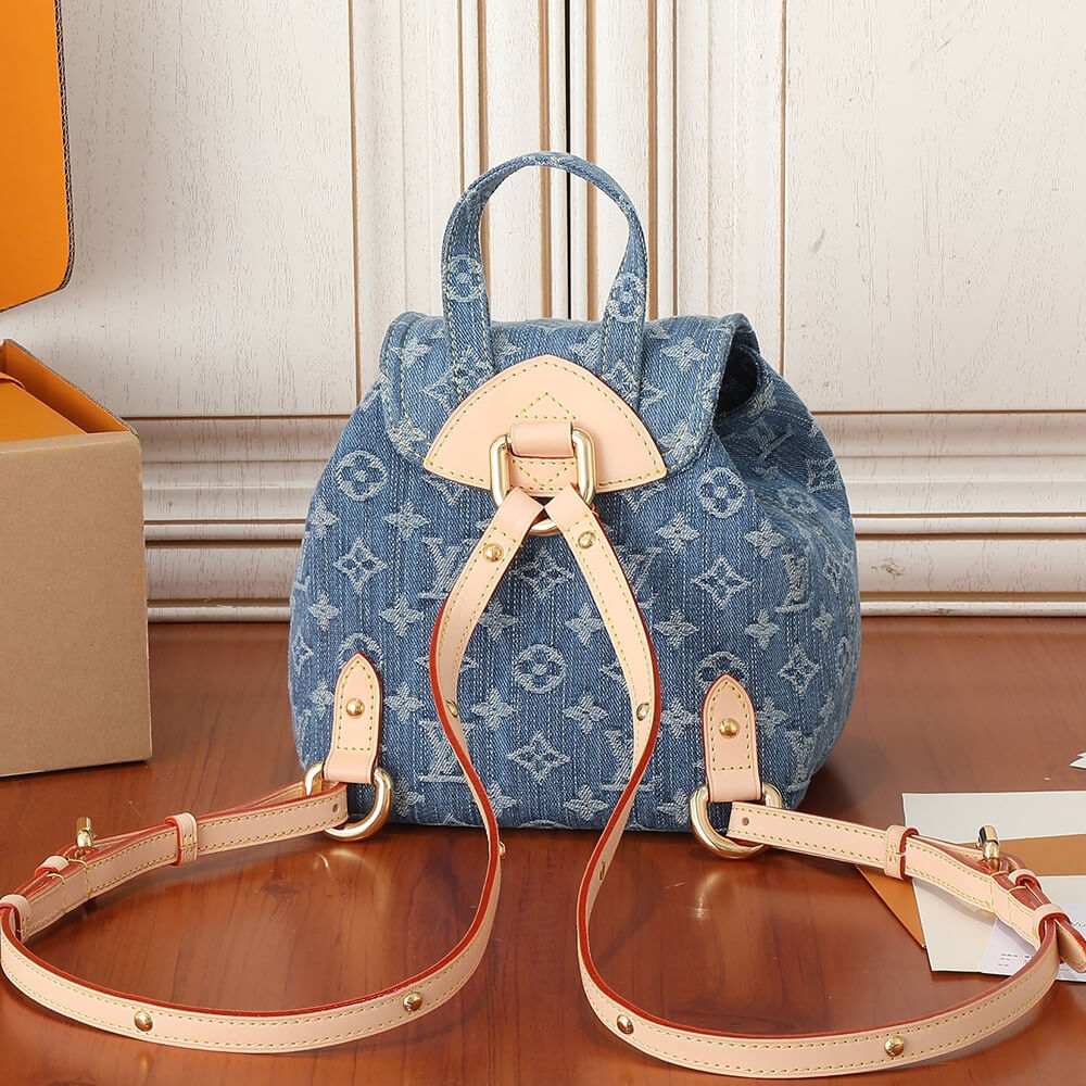 CHANEL BACKPACK(HIGH-END GRADE)