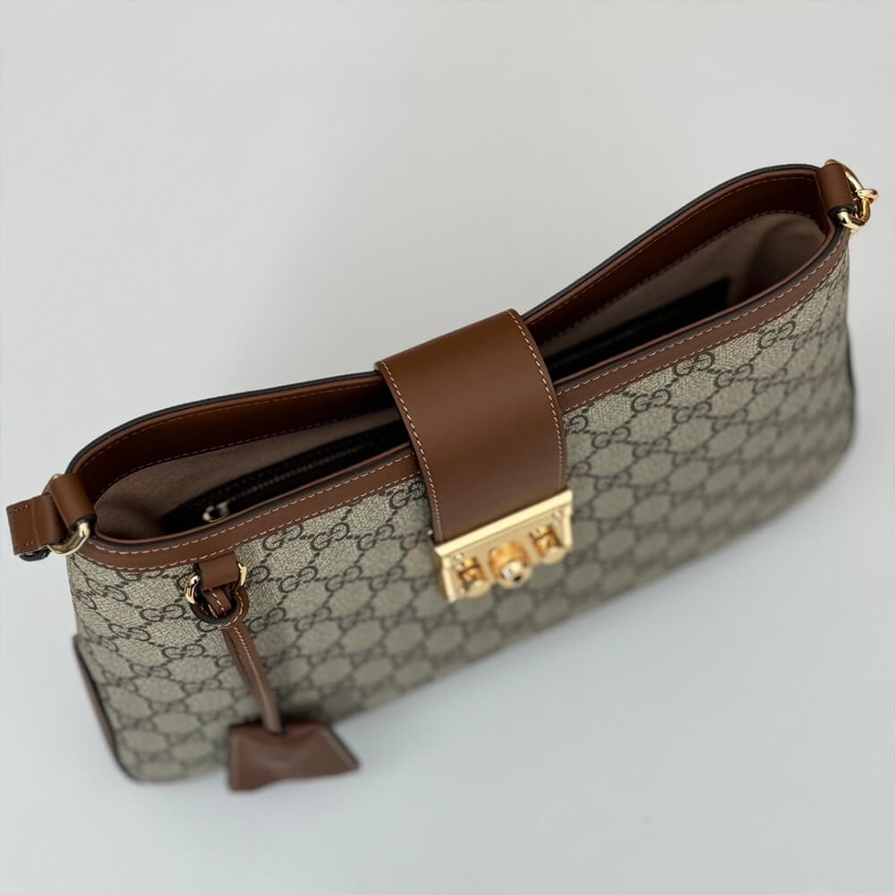 G*u*i small tote bag with hook closure