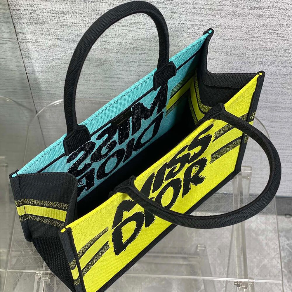 LV Liv Pochette