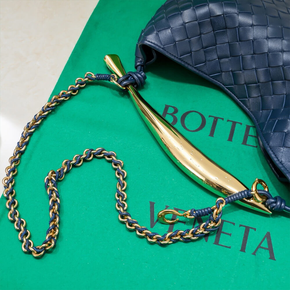 b0tte*a Ven*ta sardine with chain