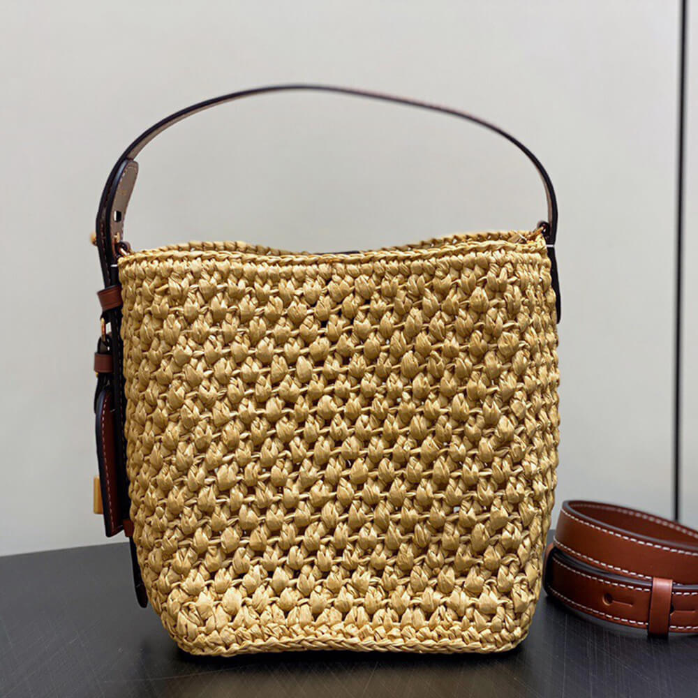 Medium Saddle Pouch with Chain