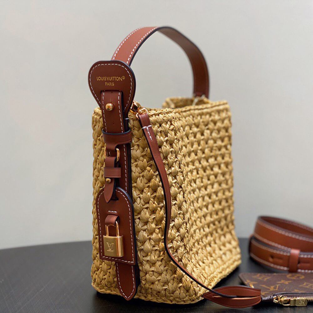 Medium Saddle Pouch with Chain