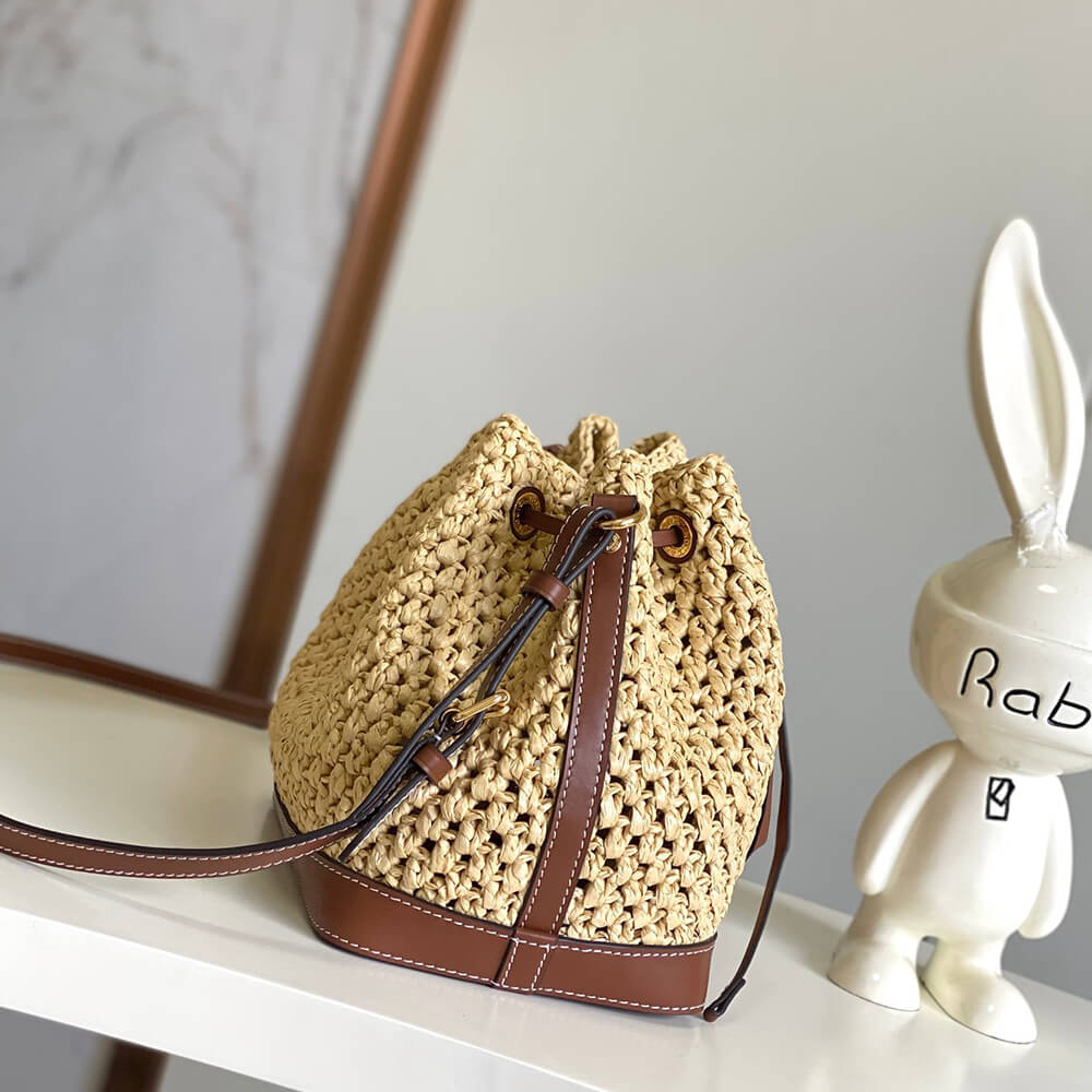 Medium Saddle Pouch with Chain