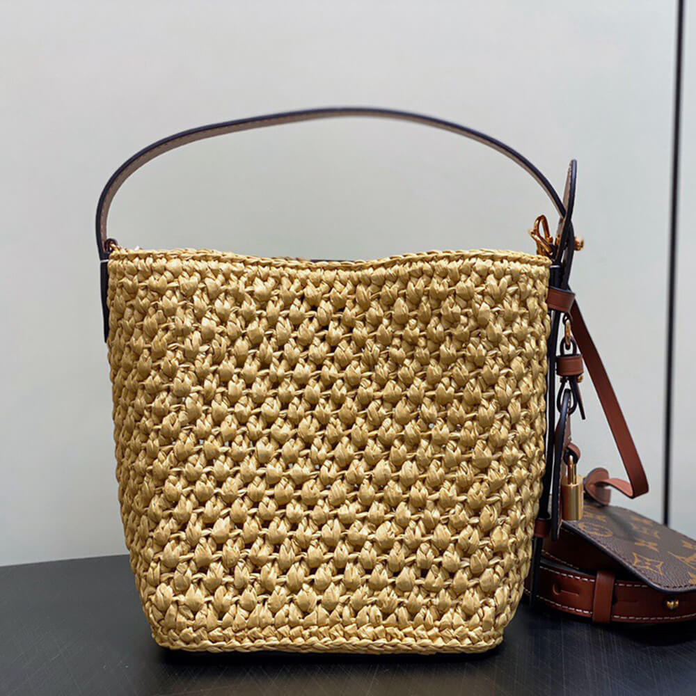 Medium Saddle Pouch with Chain