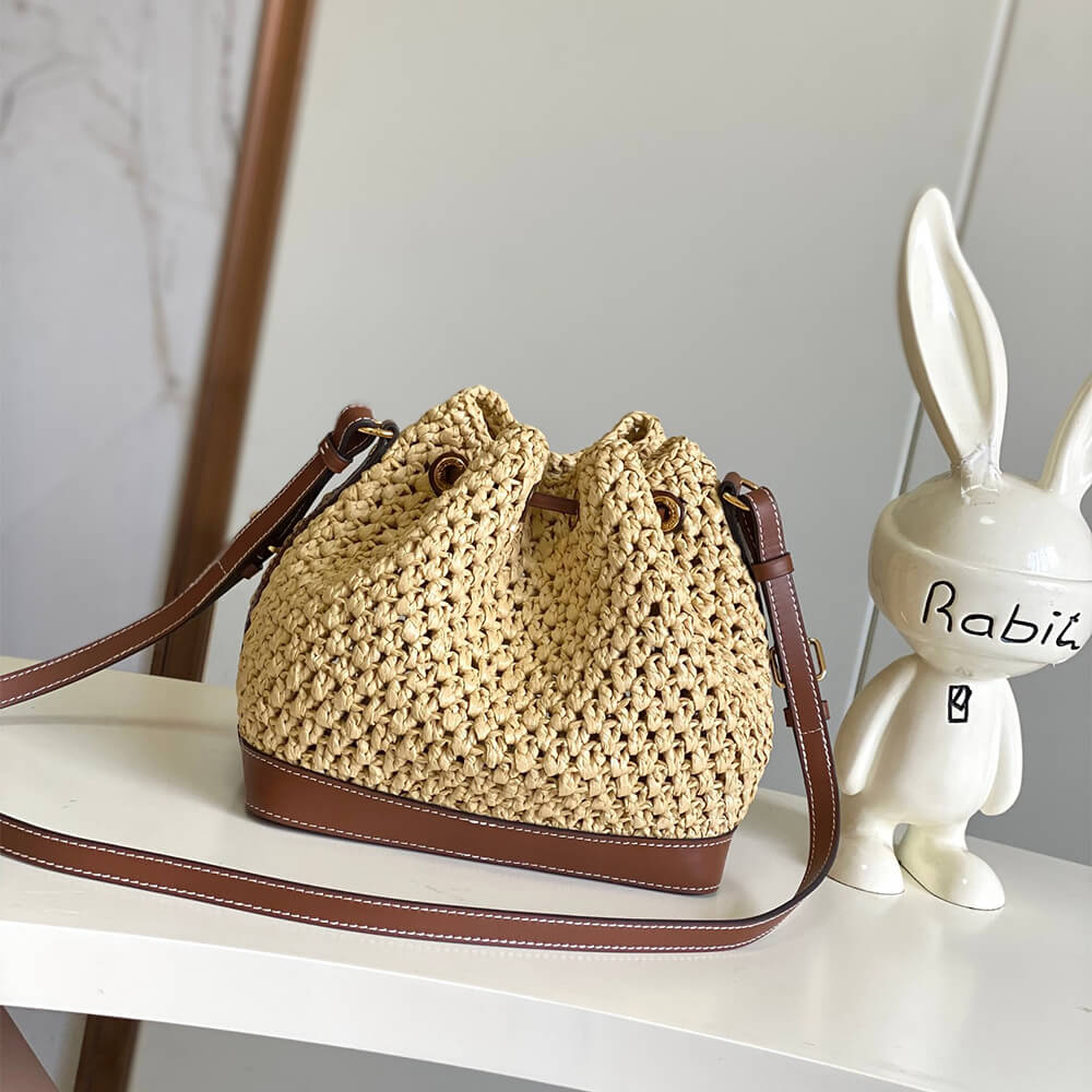 Medium Saddle Pouch with Chain