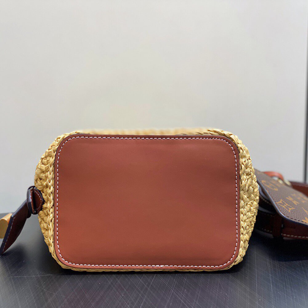 Medium Saddle Pouch with Chain