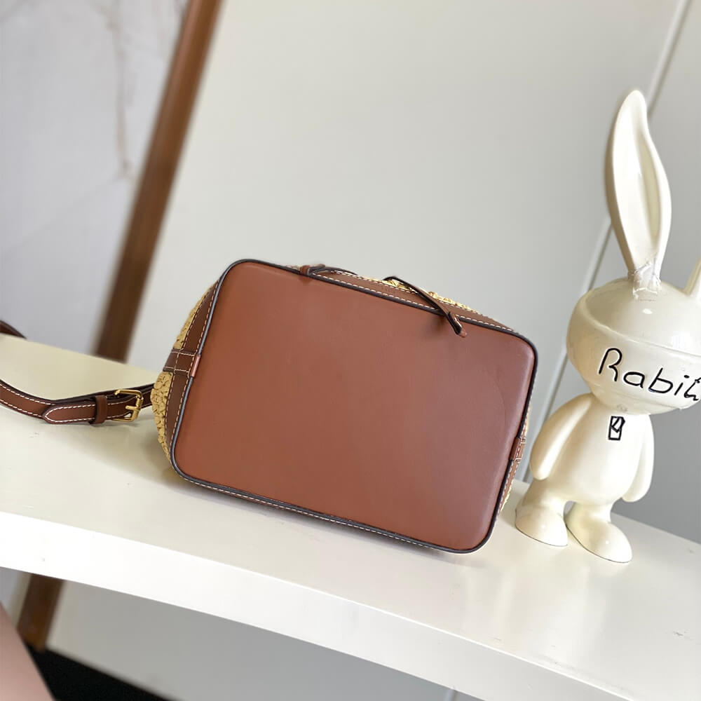 Medium Saddle Pouch with Chain