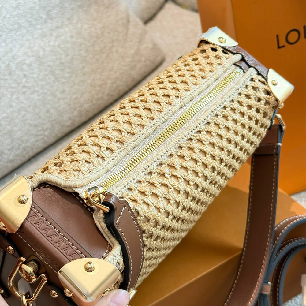 Medium Saddle Pouch with Chain