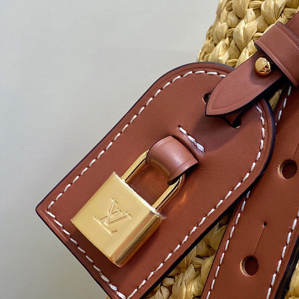 Medium Saddle Pouch with Chain