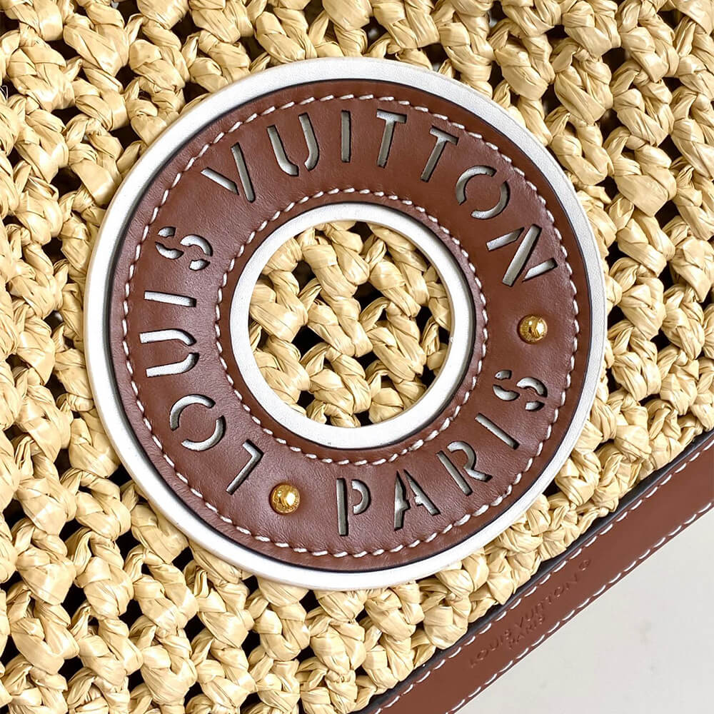 Medium Saddle Pouch with Chain