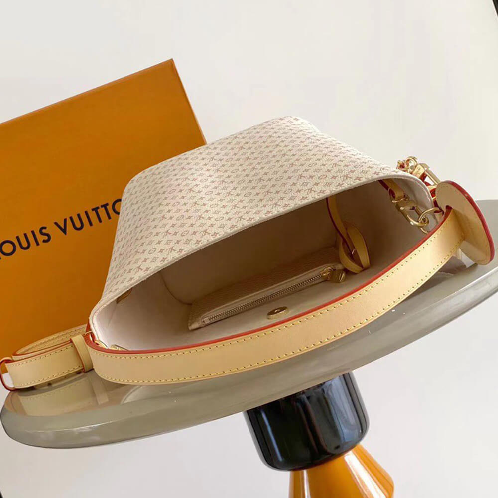 Medium Saddle Pouch with Chain